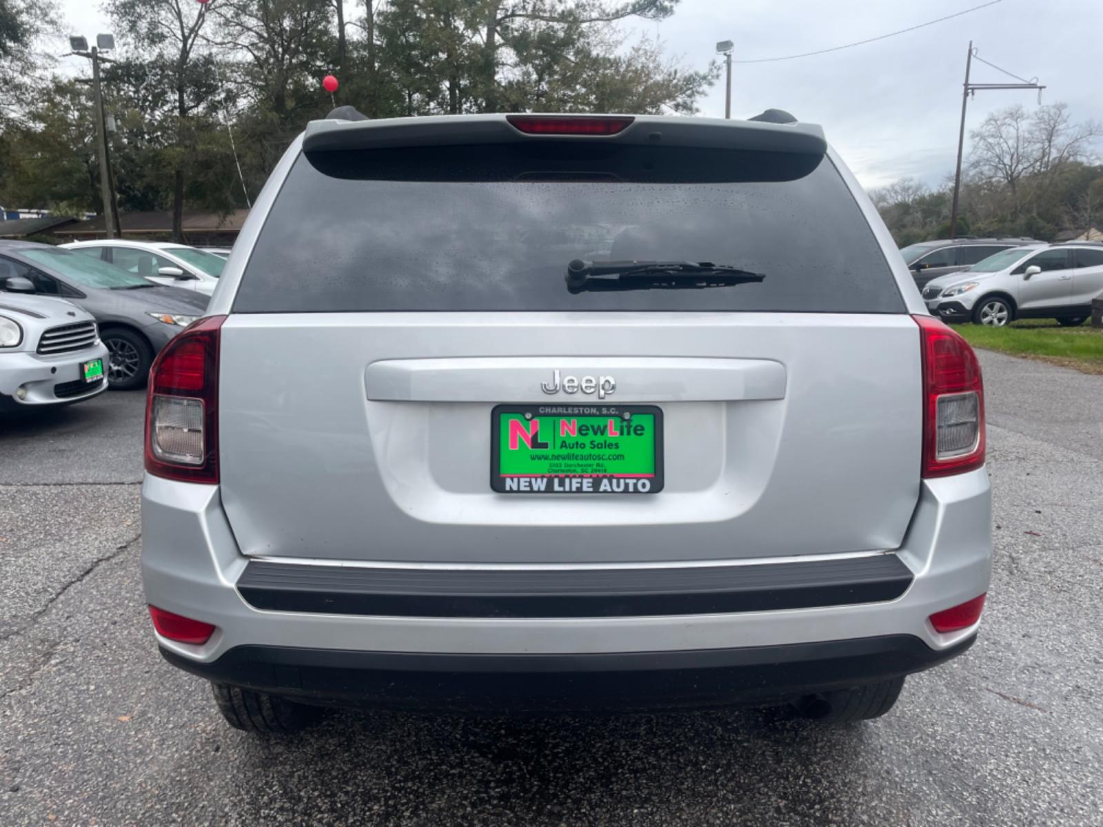 2012 SILVER JEEP COMPASS SPORT (1C4NJCBA8CD) with an 2.0L engine, Continuously Variable transmission, located at 5103 Dorchester Rd., Charleston, SC, 29418-5607, (843) 767-1122, 36.245171, -115.228050 - Photo #5